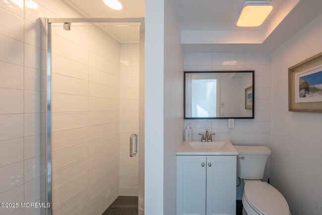 Building Photo - 14 Falls Rd