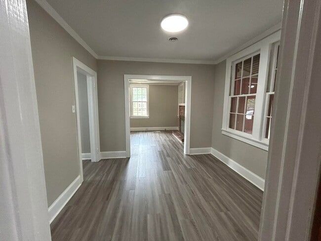 Building Photo - 411 E Charlotte Ave