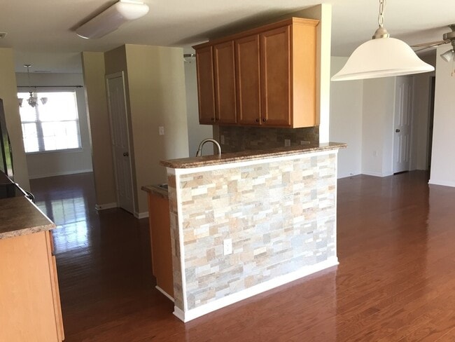 Building Photo - Delightful 4bd/2.5bth home