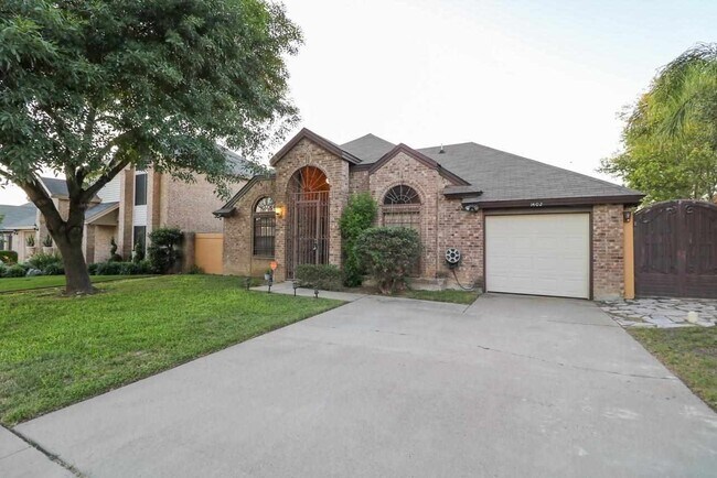 Building Photo - 1402 Longhorn Dr