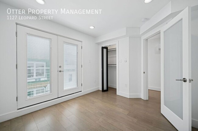 Building Photo - 1127 Leopard St