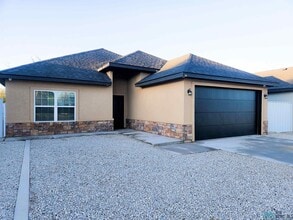 Building Photo - 510 W Dallas Ave