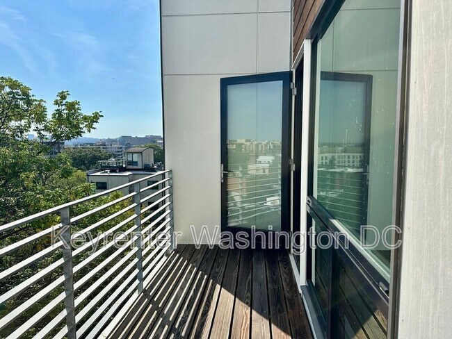 Building Photo - 1460 Belmont St NW