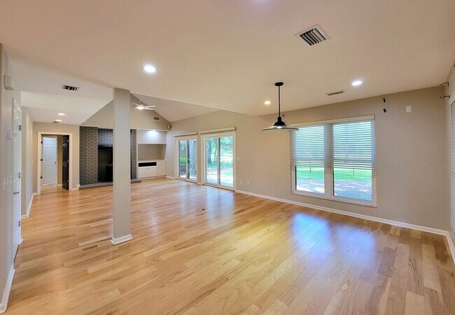 Building Photo - 4 bedroom house for rent on Killearn Estat...