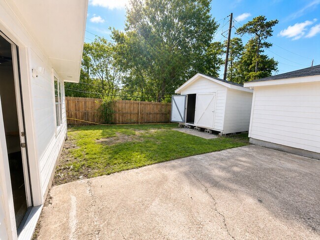 Building Photo - 24207 Shellbrook Dr