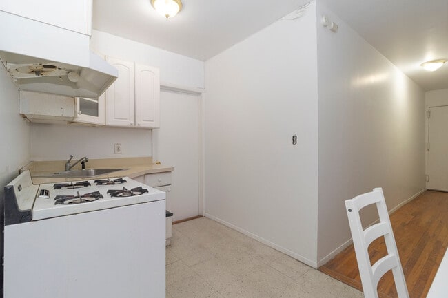 Building Photo - 1666 3rd Ave