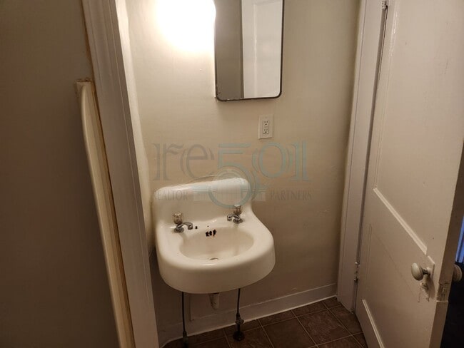 Building Photo - This Hillcrest Bungalow is just what you w...