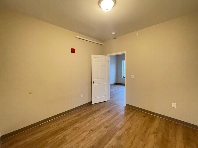 Building Photo - 463 Beech St