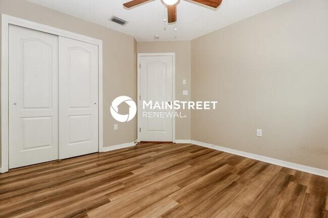 Building Photo - 4 Bedroom Pet-Friendly Home in SPRING HILL...