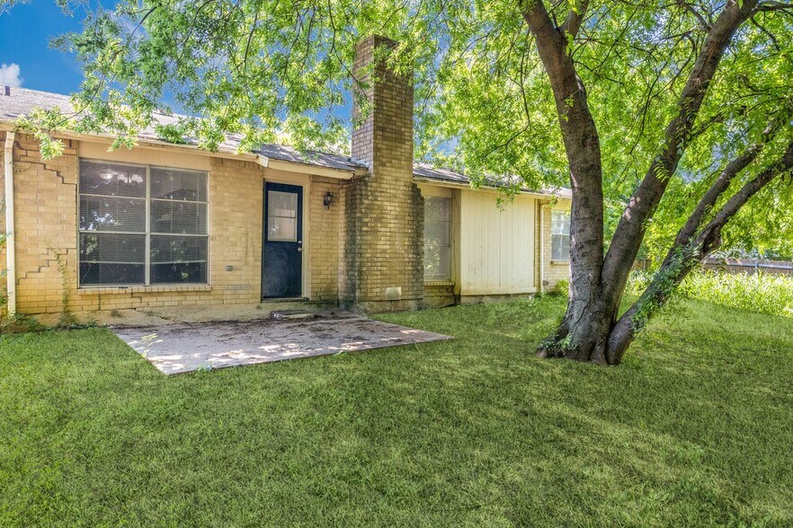 Building Photo - 6121 Stardust Dr S