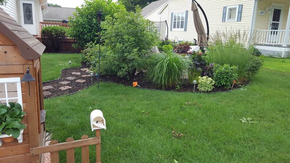 Serene Patio - 143 River St