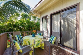 Building Photo - Adorable Beach Style 3 bedroom, 2 bath home in Lanikai! All utilities included!