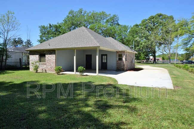 Building Photo - 4836 Rollins Rd