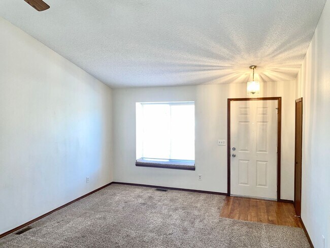 Building Photo - Fantastic Multi-Level Single Family Home i...