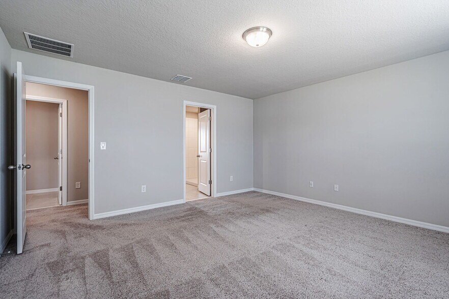 Building Photo - 3505 Bonsilva St