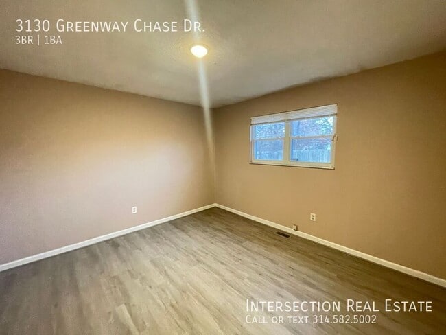 Building Photo - 3130 Greenway Chase Dr