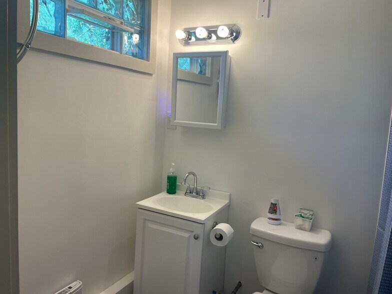 Building Photo - 25 Chester Rd