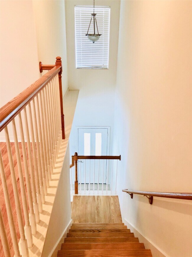 Building Photo - 2865 Westhollow Dr