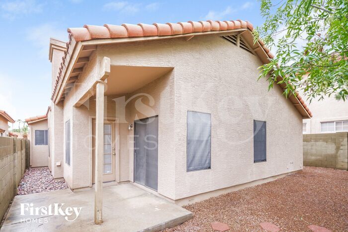 Building Photo - 1622 E Villa Theresa Dr