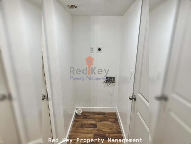 Building Photo - E Vine St Single Family Home