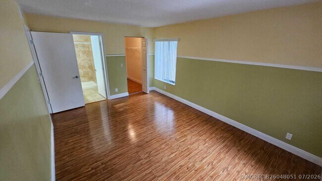 Building Photo - 205 Foxtail Dr