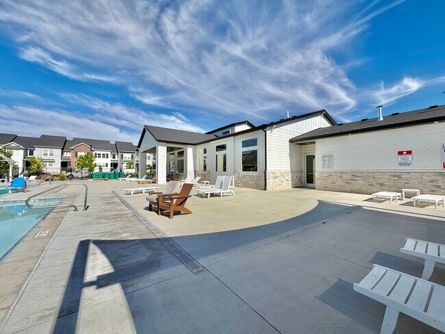 Building Photo - 3BR Condo in The Exchange | Garage, Pool & Minutes to Silicon Slopes