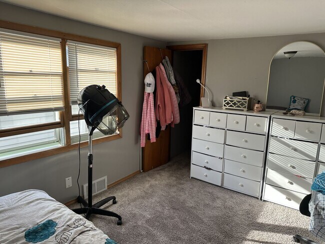 Building Photo - 3827 E Edgerton Ave