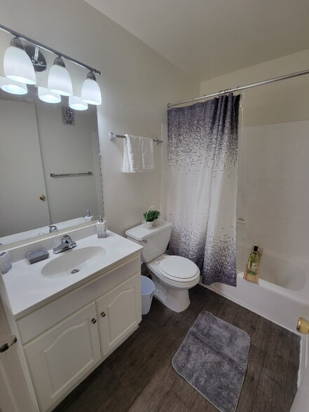 Building Photo - 19 Debonair Ct