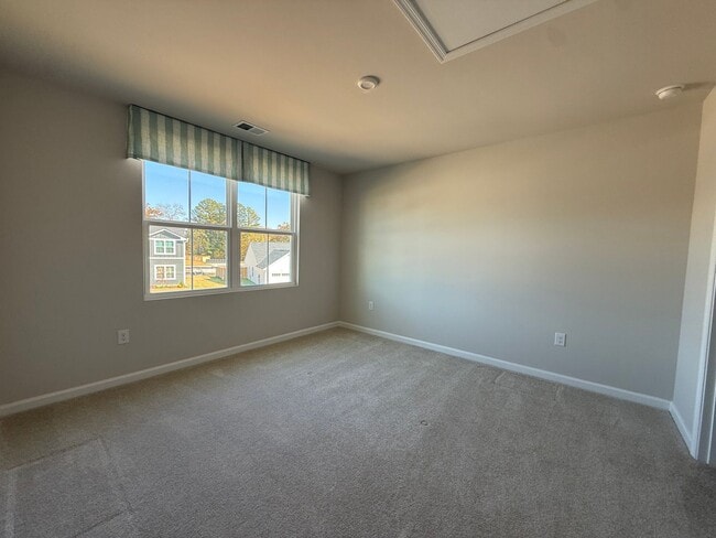 Building Photo - 4 Bedrooms, 2.5 Bathrooms - Home in Armuchee!