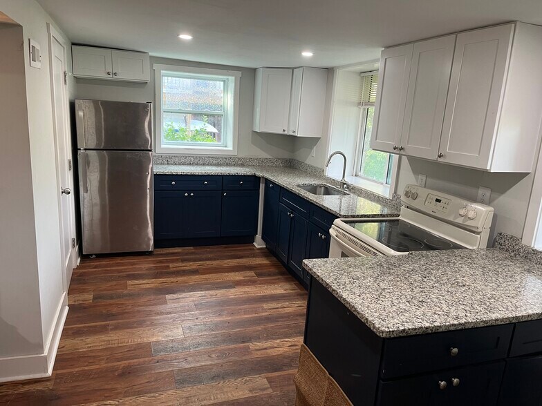 kitchen is big - 163 River Rd