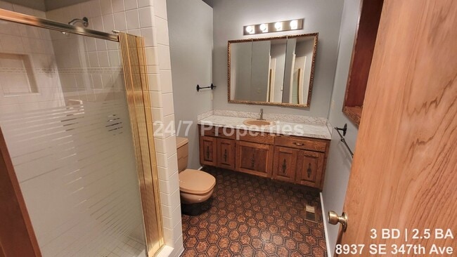 Building Photo - Not-So-Boring Living - 3BD Home with a View of Mt. Hood