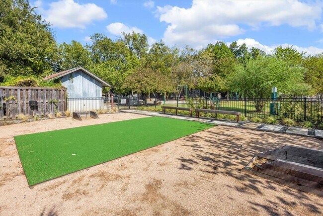 Building Photo - 1412 Elbe St