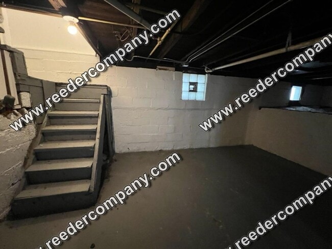 Building Photo - Updated cozy 2 bedroom house