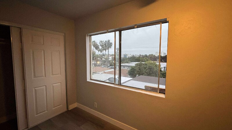Building Photo - 426 E Plaza Blvd