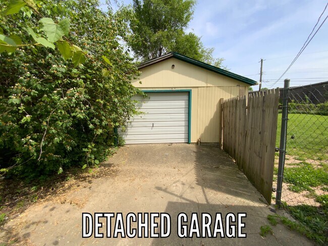 Building Photo - 1001 Glenwood Dr