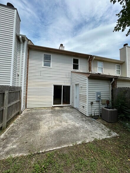 Building Photo - 717 Westminster Ln