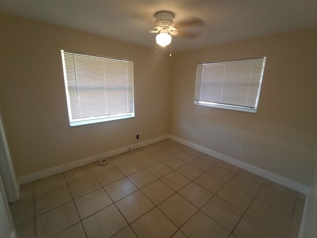 Building Photo - 2/1 Apartment for rent. Delray Beach