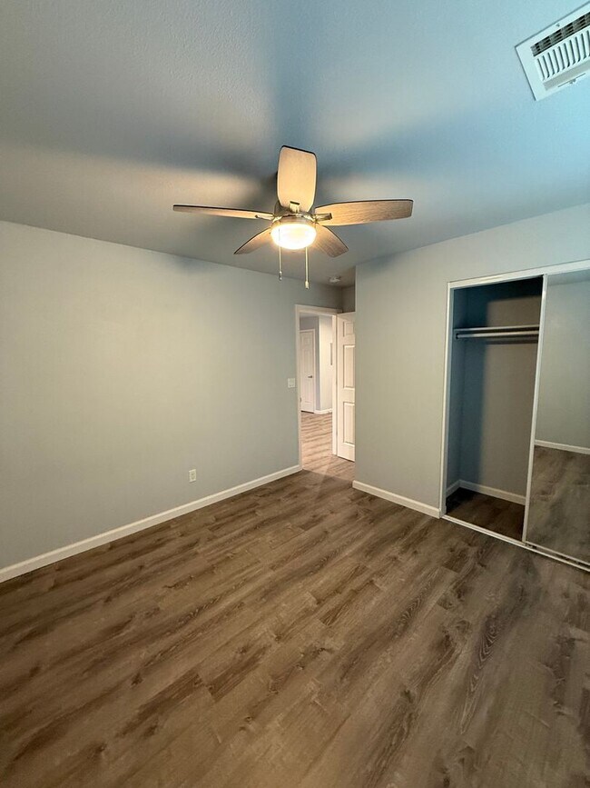 Building Photo - QUAINT ADU