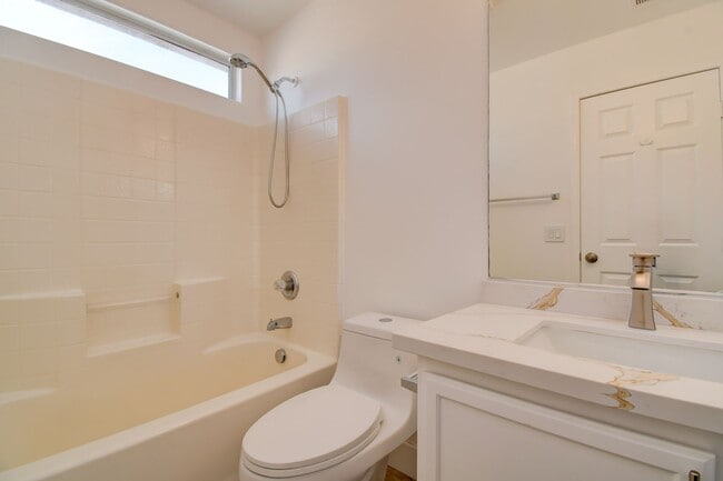 Building Photo - BEAUTIFUL 2 STORY SINGLE FAMILY HOME WITH 3 BEDROOMS AND 2.5 BATHS LOCATED IN SOUTHWEST