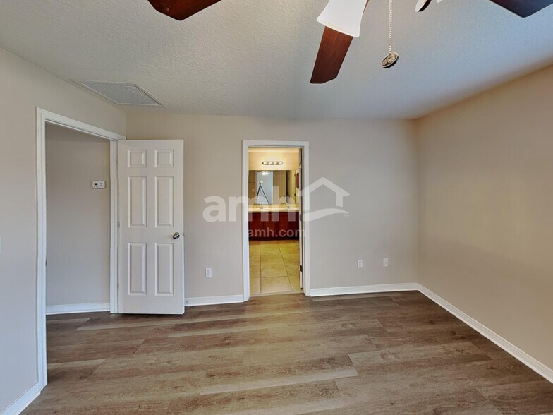 Building Photo - 2531 Fox Hill Ln