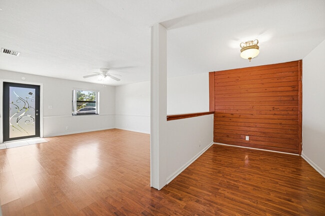 Building Photo - 2895 Via Del Lago