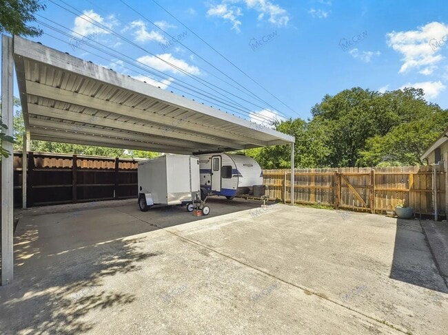 Building Photo - 767 Dove Cir