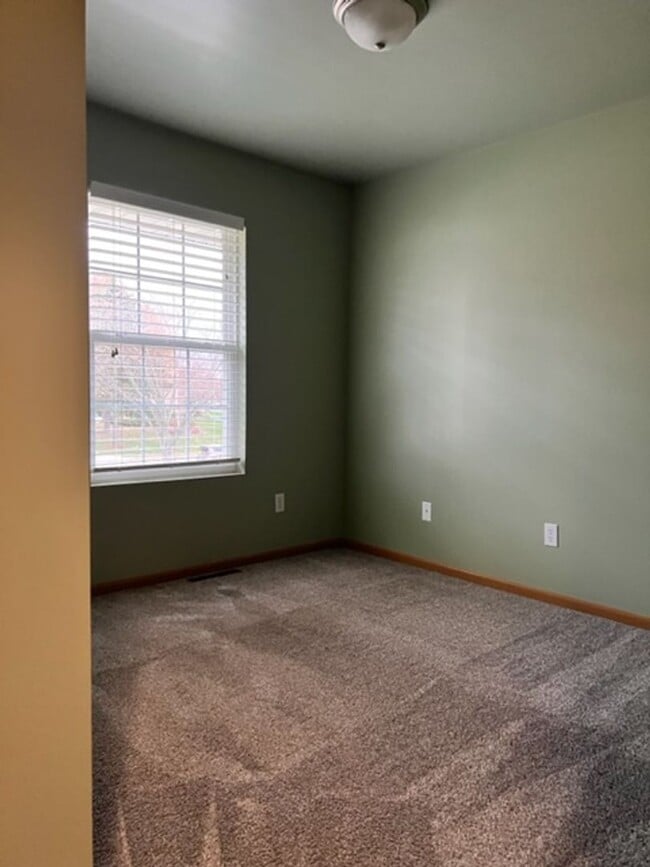 Building Photo - Charming 3-Bedroom, 1.5-Bathroom Townhouse for Rent in Valparaiso, Indiana