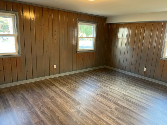 Building Photo - Lovely Split Level Close to Walter Reed, N...