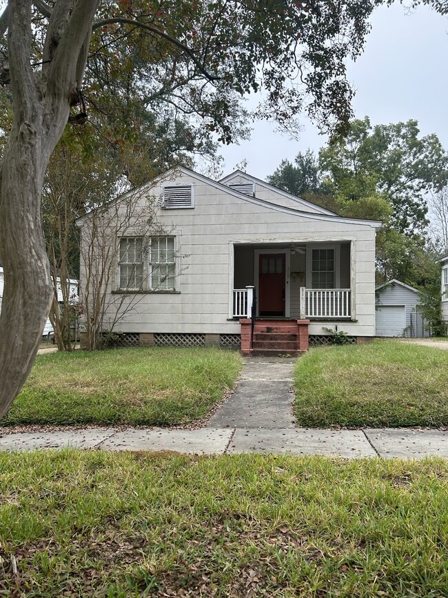 Building Photo - 715 Boulevard St