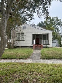 Building Photo - 715 Boulevard St