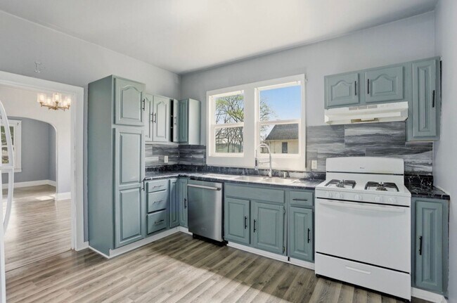 Building Photo - Spacious 4 Bed / 1 Bath Home in Carrollton Township!