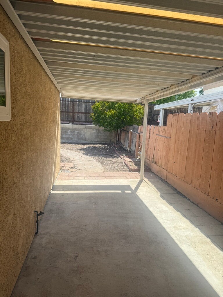 Building Photo - 1820 Marigold Ln