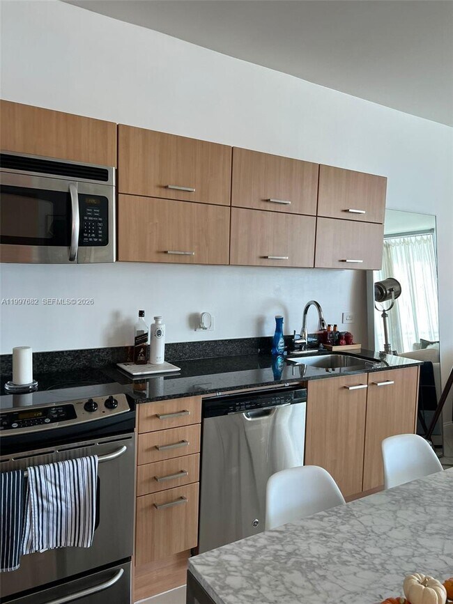 Building Photo - 350 S Miami Ave