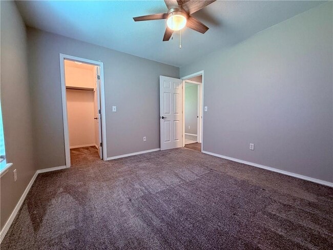 Building Photo - 2107 Oakwood Ave